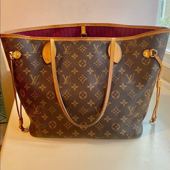 Louis Vuitton Handbags - Louis Vuitton Neverfull MM with cherry lining
